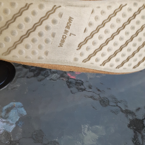 Brown and tan fuzzy comfortable boots - Picture 8 of 9